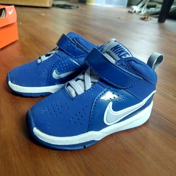 Nike Other - Nike team hustle